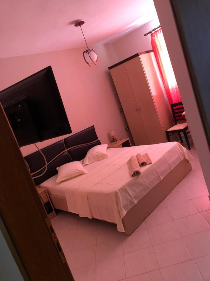Hotel Vila Toska Piskupat Exterior photo