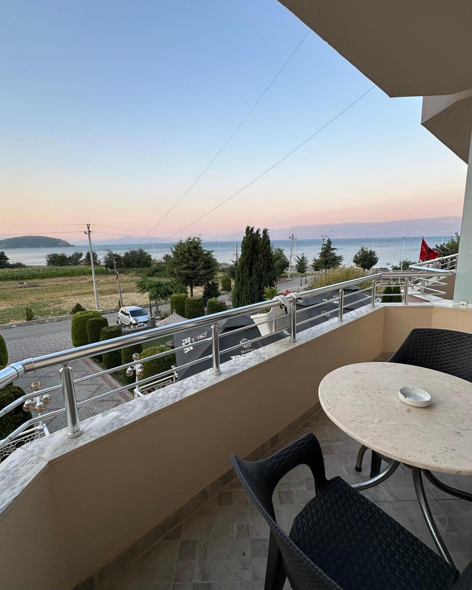 Hotel Vila Toska Piskupat Exterior photo
